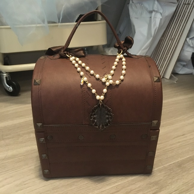 A/P Treasure Chest Bag Bags and Purses Lace Market Lolita Fashion