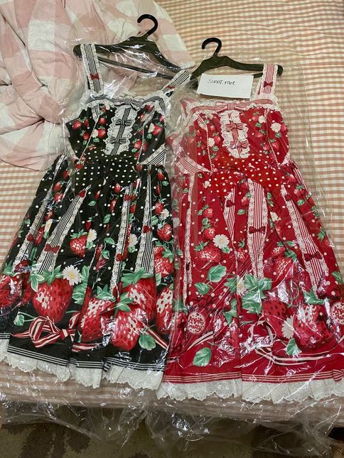 Angelic Pretty Freshly Picked Strawberries BLACK JSK - Jumperskirt - Lace  Market: Lolita Fashion Sales