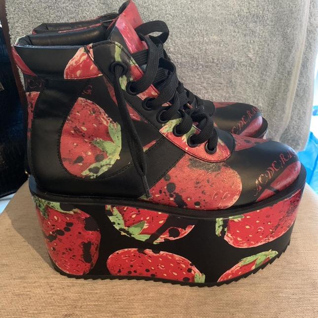 ACDC Rag Strawberry Platforms - Shoes - Kei Market: Buy and Sell ...