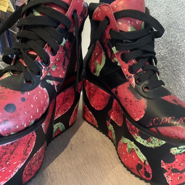 ACDC Rag Strawberry Platforms - Shoes - Kei Market: Buy and Sell ...