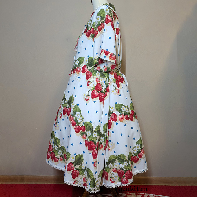 FREE US SHIP] Lief Juicy Strawberry A Line OP, size XL, white