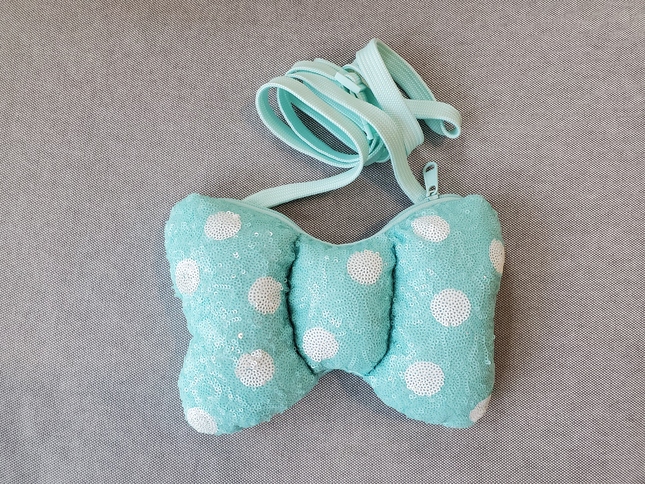 NWOT Tokyo Disney Mint Minnie Mouse Bow Bag Pochette Bags and Purses