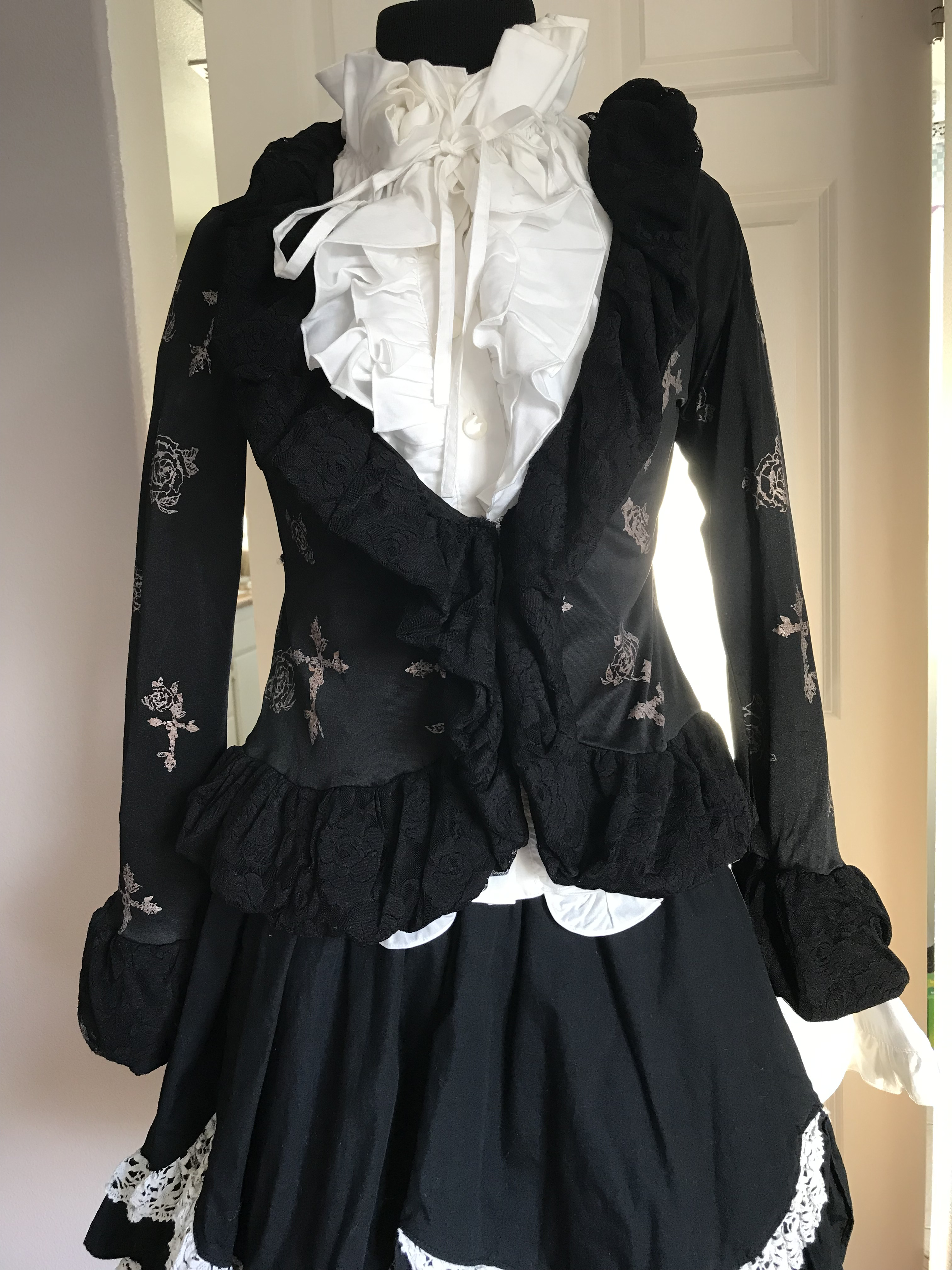 h. naoto Blood ボレロ　黒 h.Naoto Blood Rose Cross Bolero - Boleros - Lace Market: Lolita