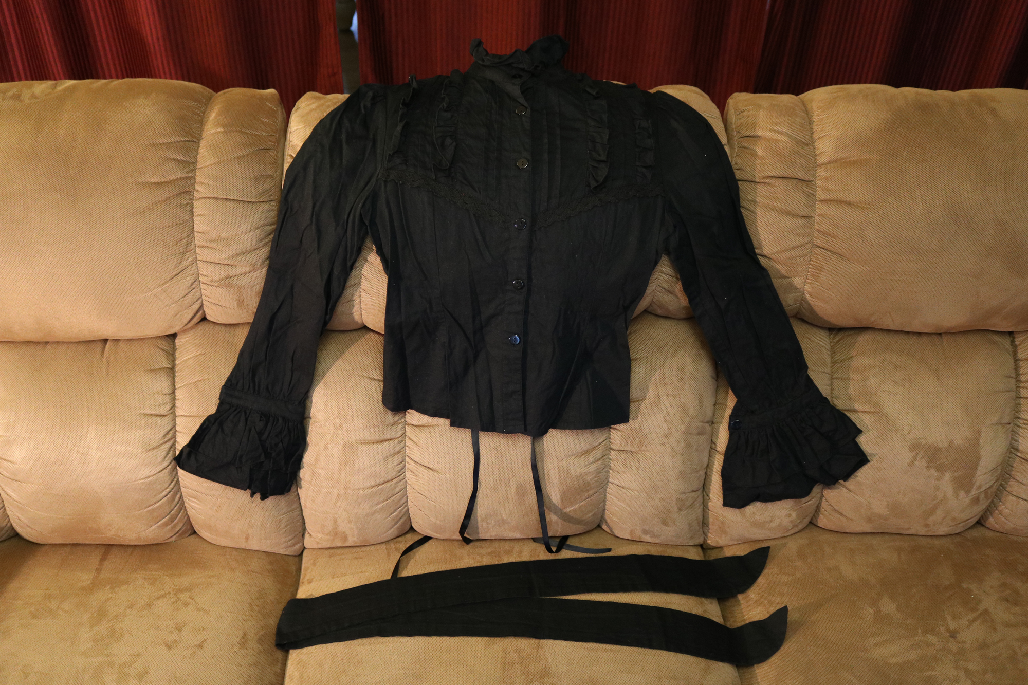 F+F NeoLudwig Blouse with Bow in Black, US size M Blouses Lace